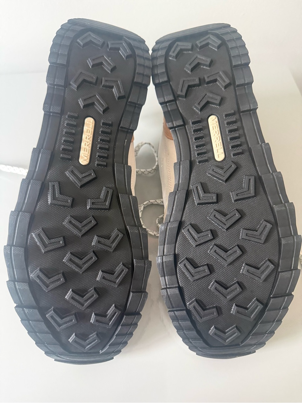 Men’s Alpine Merrell Athletic Sneakers - Picture 4 of 6